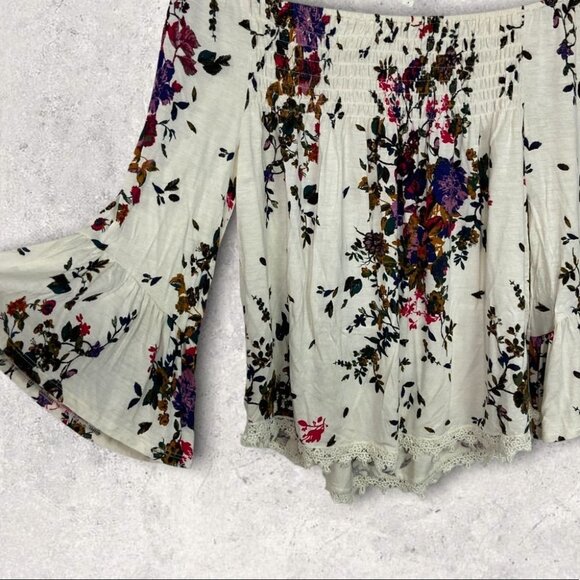 Luq Bohemian Bell Sleeve Off Shoulder Eyeshadow Crochet Trim Top Size Small Boho - Picture 11 of 13